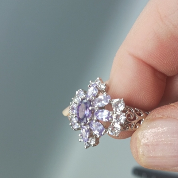 Elegant Silver and Purple Gemstone Ring - Picture 7 of 9